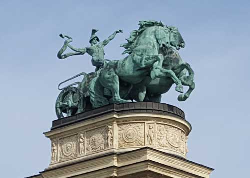 Statue Dei Sette Capi Degli Ungheresi Sul Quadrato Di Eroi a Budapest,  Ungheria Fotografia Stock - Immagine di libertà, equestre: 107836170