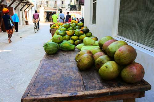 foto mercato frutta Zanzibar